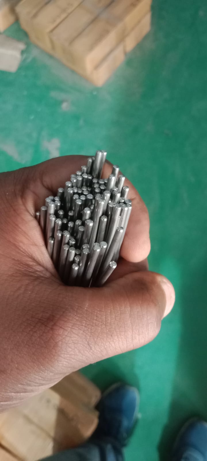 precision stainless steel shaft for cooler motors, available in multiple sizes (2.5–3 mm dia). smooth finish, durable and ideal for pump motor applications.